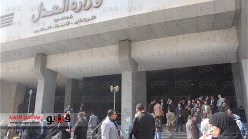 اضراب موظفى الشهر