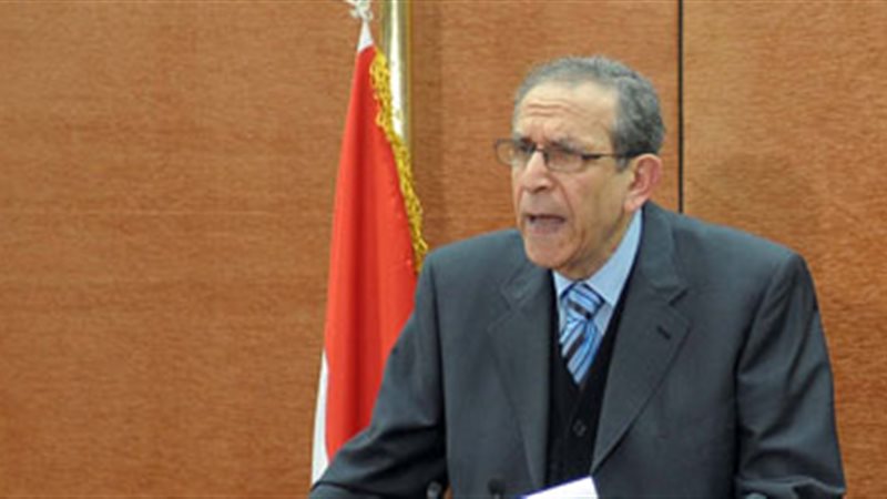 الدكتور حسام عيسى