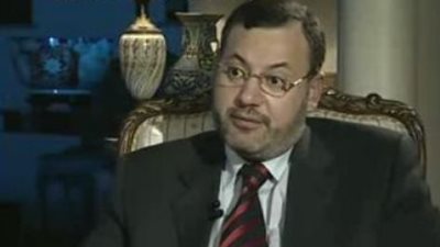 بلاغ ضد الإعلامي أحمد منصور الهارب إلى قطر