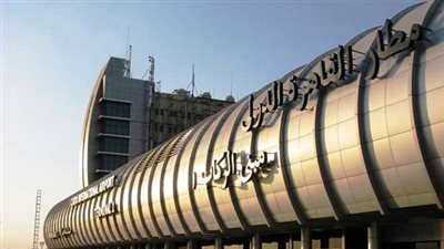 رئيس هيئة الرقابة الإدارية التايلاندى يغادر القاهرة