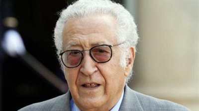 الأخضر الإبراهيمي يغادر القاهرة متوجهًا إلى باريس