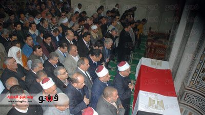 بالصور... محافظ الشرقية يٌشارك في تشييع جثمان شهيد الأمن الوطني