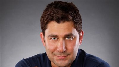 شاكر عبد اللطيف: 