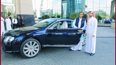 بالصورة..الجابر يتسلم السيارة 