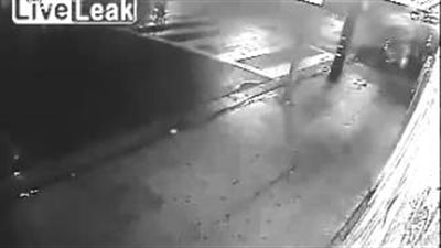 بالفيديو.. طفل عمره 10 سنوات يطير في الهواء بسبب حادث مروع