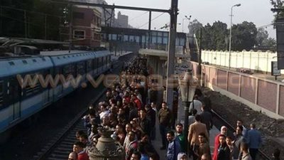 بالصور.. توقف حركة المترو بسراي القبة