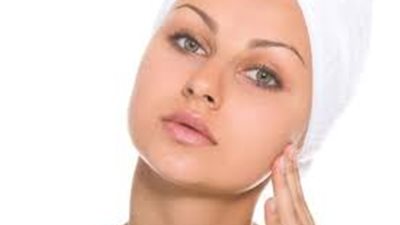 خبيرة تجميل تقدم أقنعة طبيعية لتفتيح البشرة