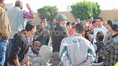 بالصور.. عمال إليكو بالسويس يواصلون إضرابهم لليوم السابع