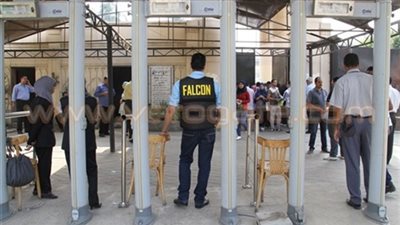 احتجاز طالبين حاولا دخول جامعة حلوان دون 