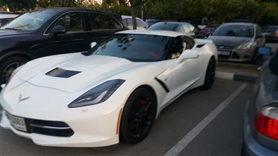 بالصور.. سيارات طلبة الجامعة الأمريكية في دبي «فايف ستاv»