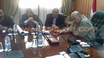 بالصور.. محافظ بورسعيد يبحث تطوير مطار الجميل