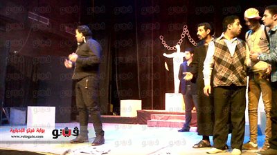 بالصور.. فرقة الحلم المسرحية تقدم 