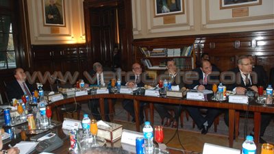 بالصور.. اجتماع وزاري مصغر قبل افتتاح قرية الأمل بالإسماعيلية