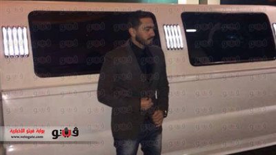 بالصور.. تامر حسني يستقل أطول سيارة في العالم أثناء تواجده بكندا