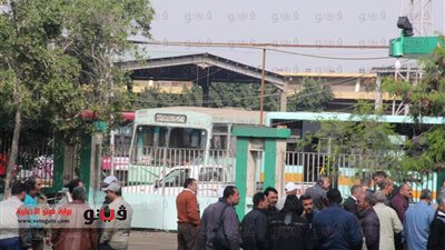 بالصور.. عمال «النقل العام» يواصلون الإضراب عن العمل بـ«مدينة نصر»