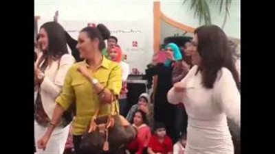 بالفيديو.. عمرو مصطفى وأحمد جمال يرقصان على «بشرة خير»