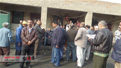 بالصور.. تواصل إضراب سائقي النقل العام في 