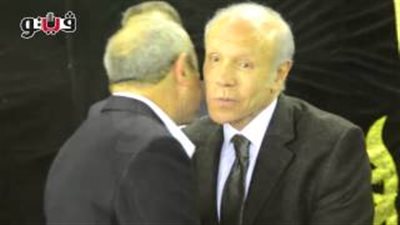 بالفيديو.. «ساويرس» يٌقدم واجب العزاء في كامل توفيق دياب بـ«عمر مكرم»