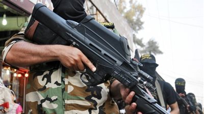 بالفيديو.. حكاية بندقية اشتراها القذافى ونهبتها ميليشيات سيناء وحماس