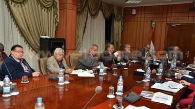 بالصور.. محافظ بورسعيد يناقش استعدات الاحتفال بالعيد القومى للمحافظة