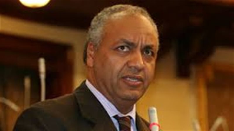 الكاتب الصحفي مصطفى