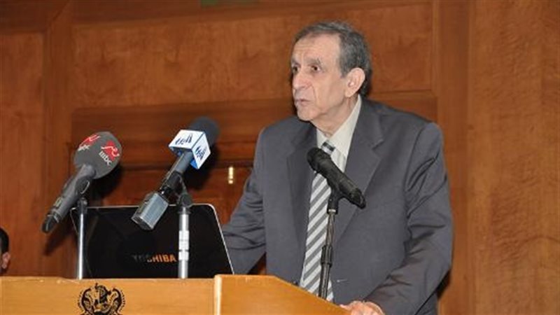 الدكتور حسام عيسى