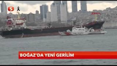 بالفيديو.. جندي روسي ينتهك سيادة تركيا بـ«رشاش آلي» في مضيق البوسفور