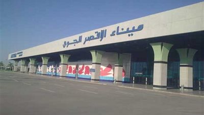 ضبط عملات مصرية وكويتية مهربة بحوزة مسافر بمطار الأقصر