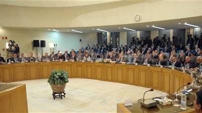 مصر تطلق إستراتيجية «مكافحة الفساد».. محلب: التوسع في الخدمات الإلكترونية للحد من انتشار الظاهرة.. محفوظ: المجتمع المدني شريك أساسي للحكومة في عملية المواجهة.. ودراسة لحصر التعديات على أراضي