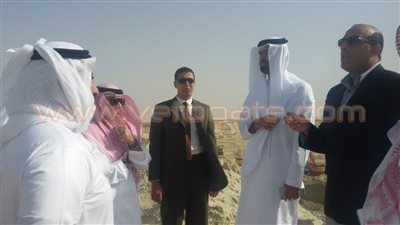 بالصور.. وفد إماراتي يزور موقع قناة السويس الجديدة