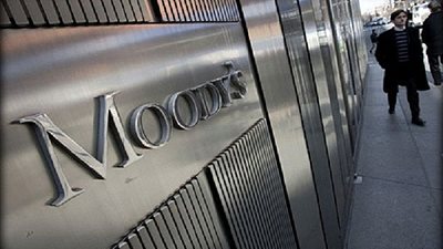 موديز: الديون الحكومية تشكل خطرا ائتمانيا على البنوك