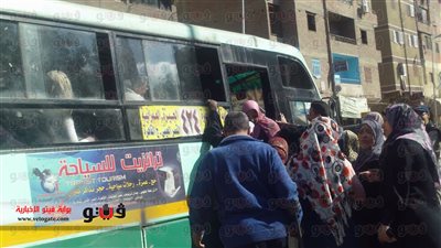 بالفيديو والصور.. سائقو جراج المنيب يواصلون إضرابهم لليوم الرابع