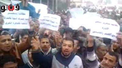 بالفيديو.. تواصل إضراب العاملين بـ