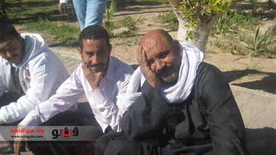 بالفيديو والصور.. اعتصام سائقي الميكروباص أمام ديوان محافظة البحر الأحمر