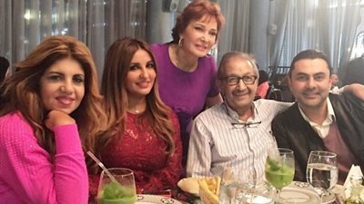 بالصور.. «لبلبة» ونور الشريف في الإمارات بصحبة شذى حسونة