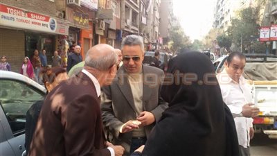 بالصور.. حملة مكبرة برئاسة نائب محافظ القاهرة على شارع أحمد عصمت