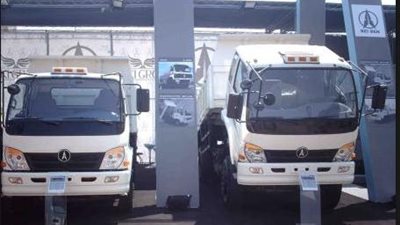 الجمارك: استيراد 4424 سيارة نصف نقل في 2013