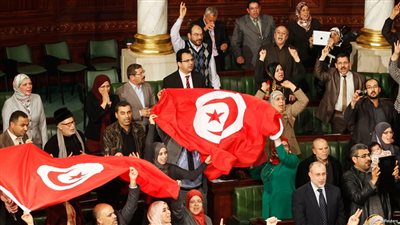 تحالف انتخابي بين الاسلاميين والعلمانيين في تونس.. «النهضة ونداء تونس» ايد واحدة.. حركة «الغنوشي» تتراجع عن دعم قانون «العزل السياسي».. قيادي بـ«النهضة»: نتحالف