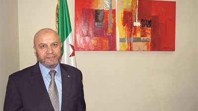 ممثل المعارضة السورية في قطر يتملق الأمير بوصلة حمد وثناء