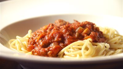 طريقة إعداد «مكرونة باللحم والصوص الحار بدون صلصة»