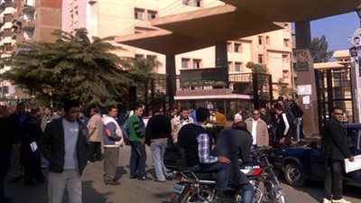 تظاهر العاملين بجامعة المنوفية للمطالبة بالحد الأدنى للأجور
