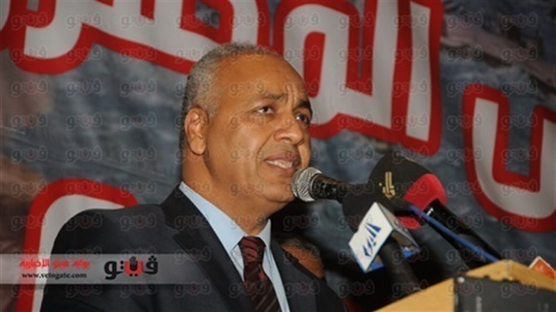الكاتب الصحفي مصطفى