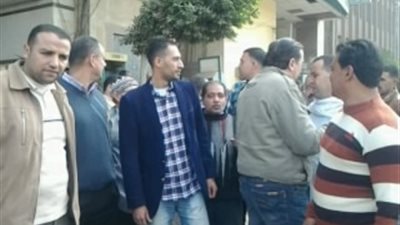 عمال البريد بالشرقية يواصلون اعتصامهم