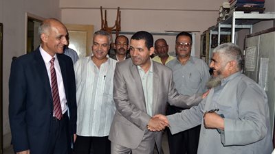 محافظ الإسماعيلية يزور مستشفى التل الكبير