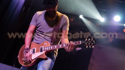 بالصور..المتعة والفرح على أنغام «مسار إجبارى» في ساقية الصاوى