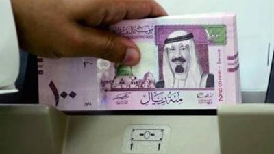 إقبال على شراء الريـال السعودي لقضاء العمرة