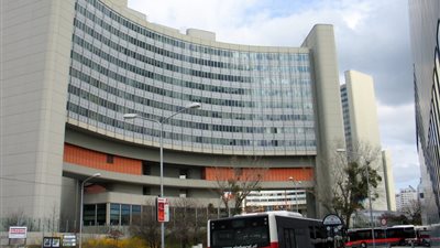 وكالة الطاقة تتوقع تفاقم المعروض النفطي مع تباطؤ الطلب