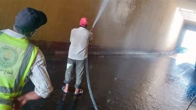 غسيل الأنفاق والميادين وتركيب انترلوك لشوارع حي غرب أسيوط | صور