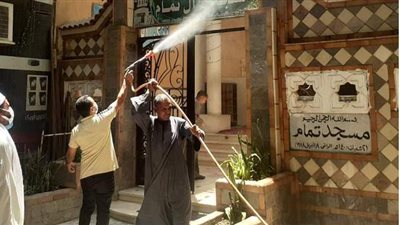 تكثيف حملات تعقيم وتطهير المساجد والمنشآت الخدمية بأسيوط | صور