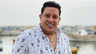 حمو بيكا يذبح عجلا في أحد محلات الجزارة | فيديو